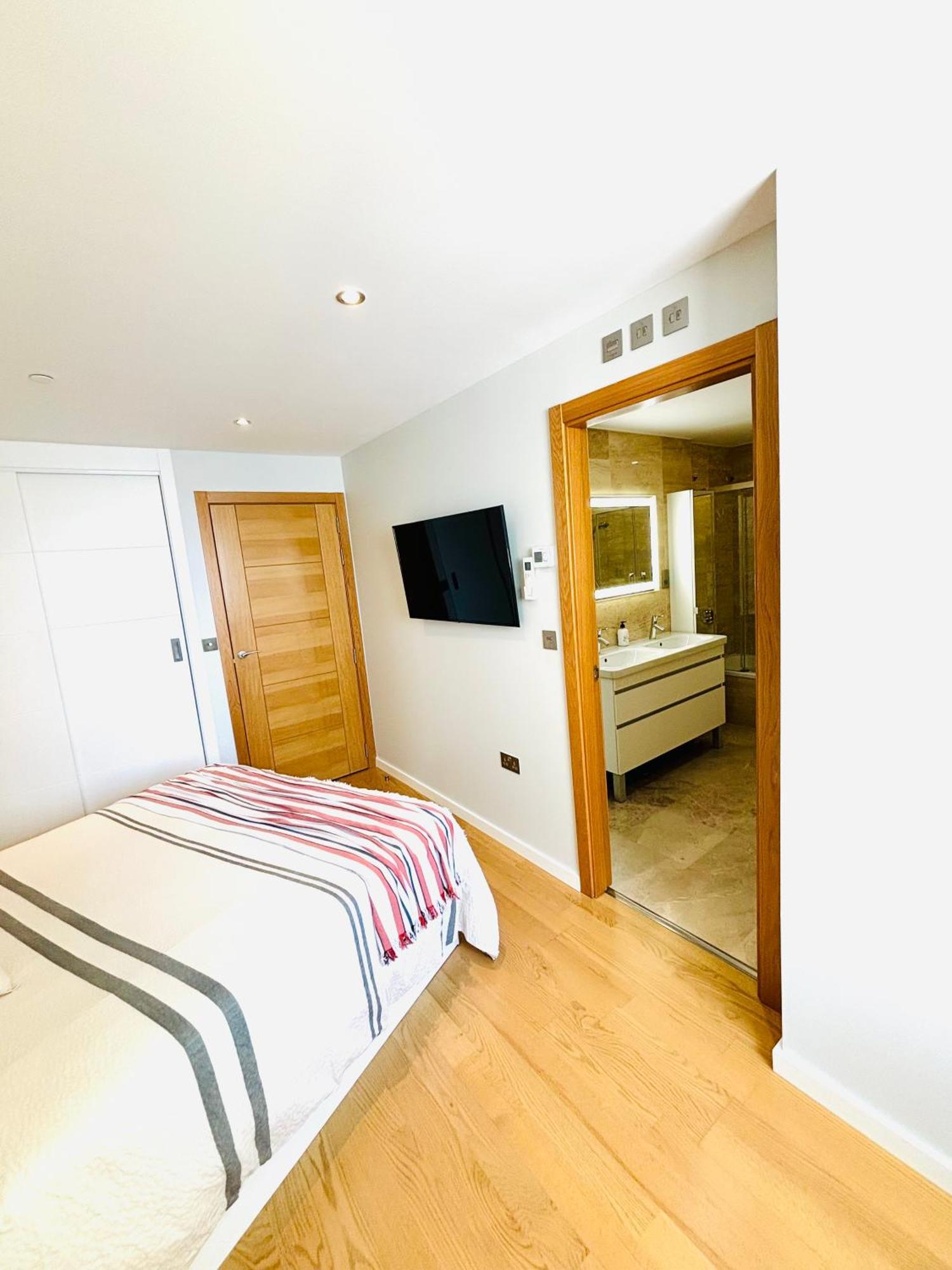 Ocean Village High Floor Luxury Modern Apartment Gibraltar Exterior foto